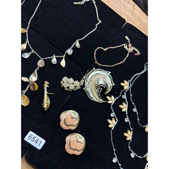 Vintage Jewelry Lot With Necklaces (Monet) Bracelets Earrings & Brooches Mixed M - Picture 4 of 16
